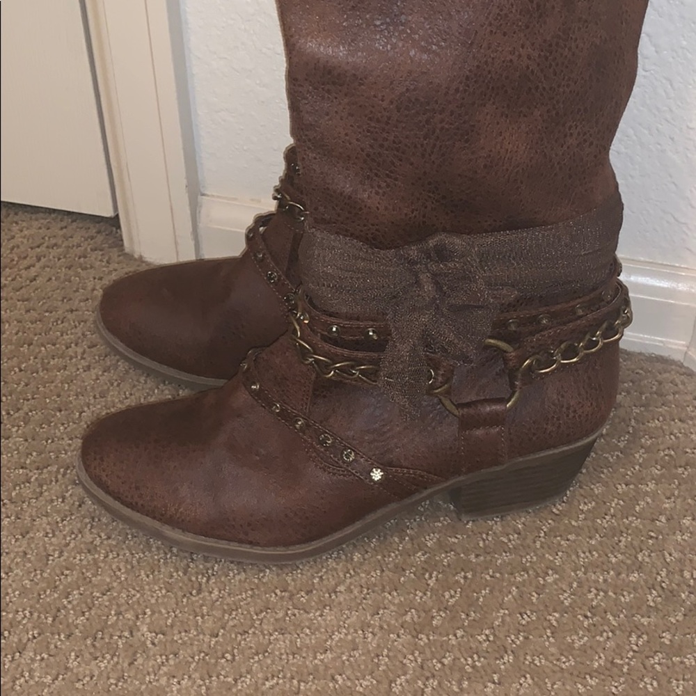 Boots - Picture 2 of 3